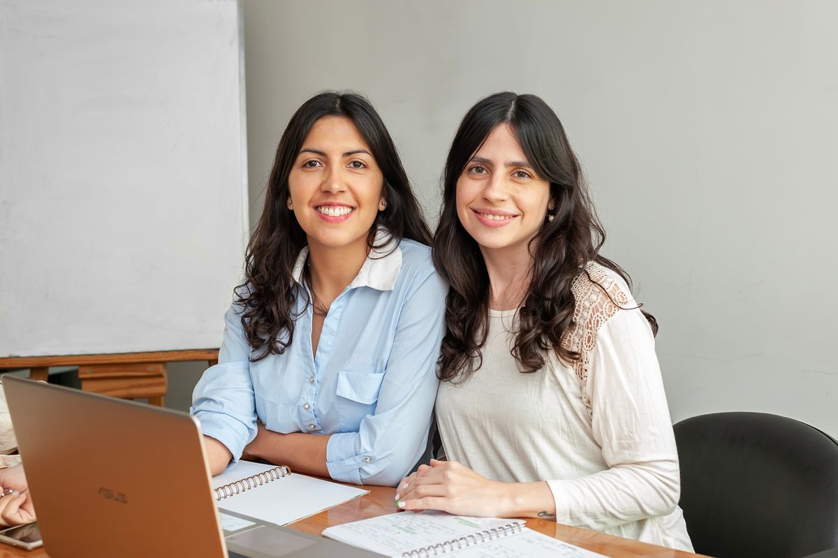 Carolina Defiore y Florencia Arias trabajando juntas